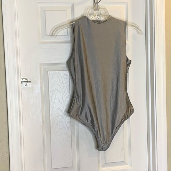 Skims Disco Sleevless Mock Neck Bodysuit Silver Size Large - Picture 11 of 12